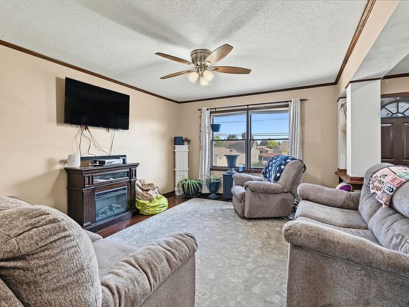 4th image of 919 3rd Ave