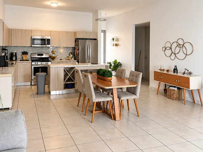 3 bed, 2.5 bath, $2,200 — Photo 2