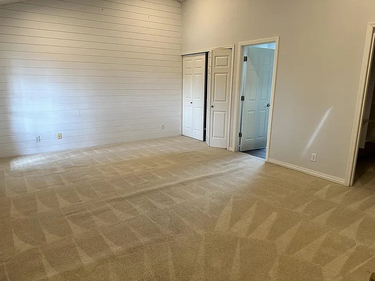 330 E College St — Photo 20