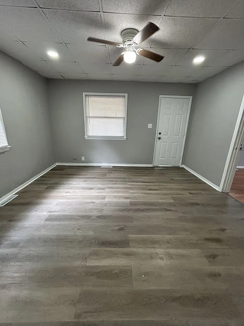 Cozy 3br/1ba Single Family Home - Move In Ready! — Photo 2