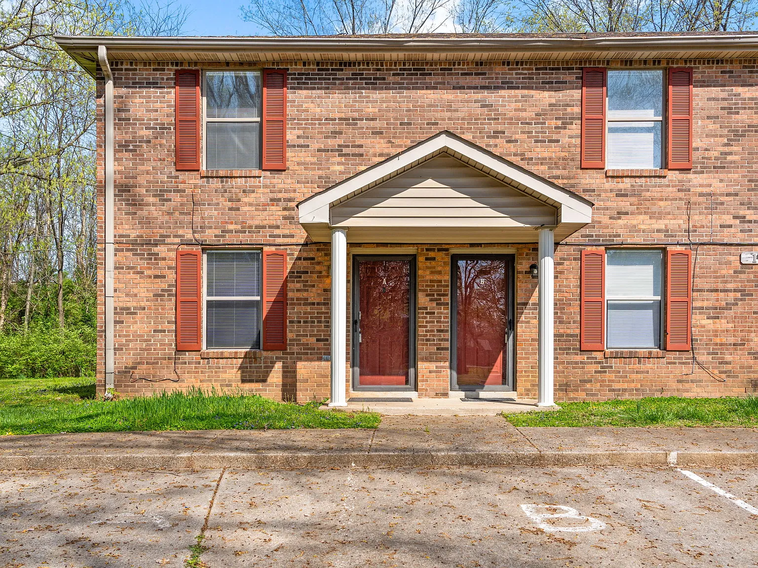 2 bed, 1.5 bath, 942 sqft, $999 — Photo 2