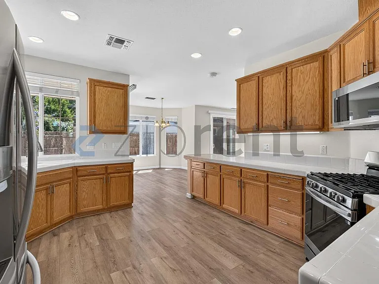 166 Barcelona Dr — Photo 18