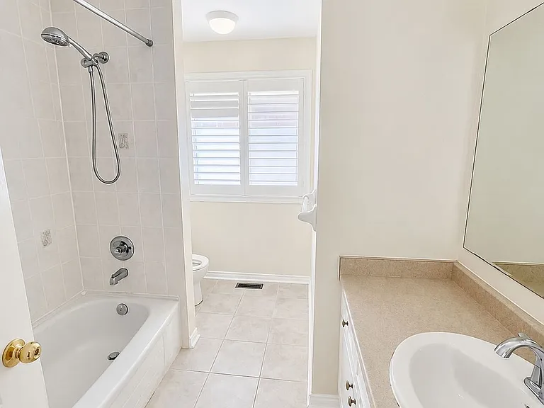 2372 Cornerbrooke Cres — Photo 17