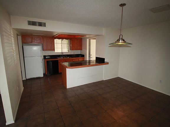 Kitchen & Dining