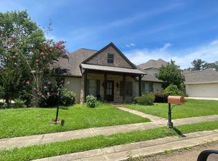 301 Rue Chateau Rd, Ridgeland, MS 39157