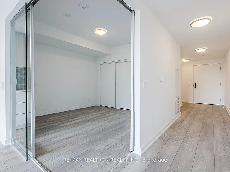 285 Dufferin St #303 — Photo 6