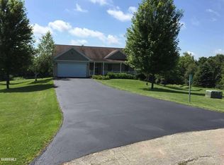 28-6 Colonial Ct, Lanark, IL 61046