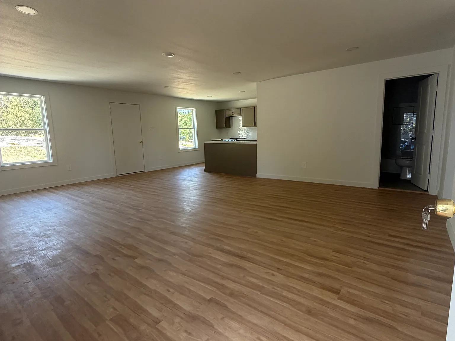4 bed, 2100 sqft, $2,200 — Photo 4