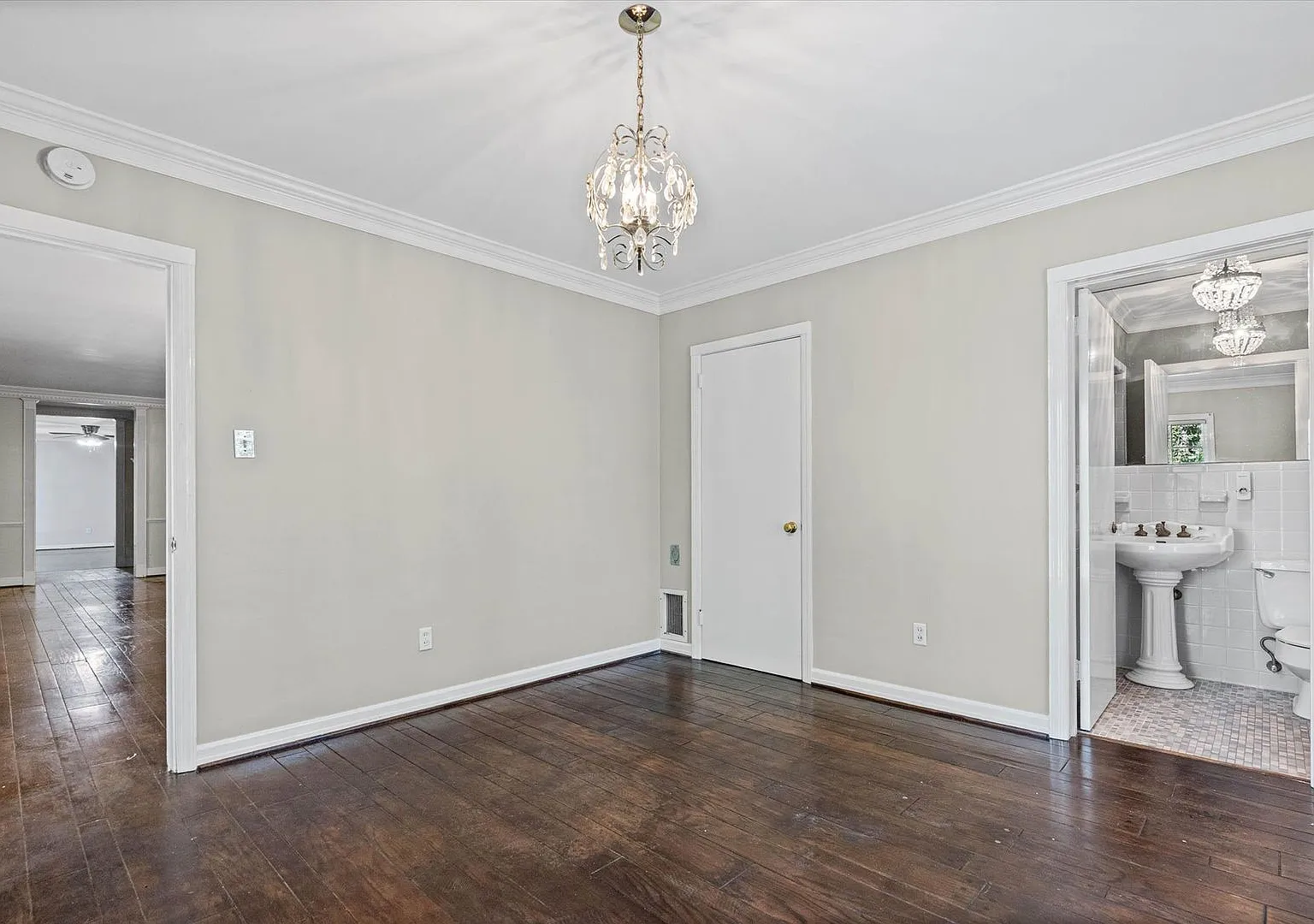 Rare Property on 2.5 Acres in the Heart of Spring Hill — Photo 2