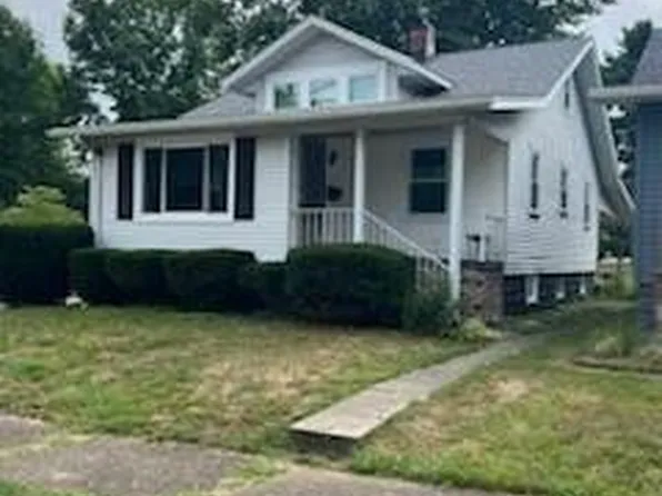 1133 N Main St, Uhrichsville, OH 44683