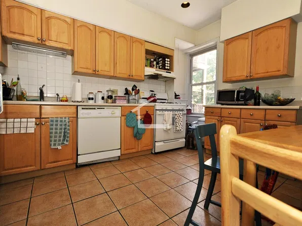 2-10 Strathmore Rd #2, Brookline, MA 02445