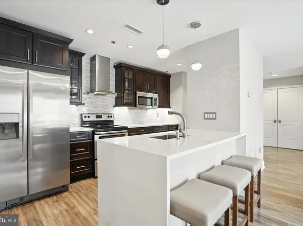 2702 Lighthouse Point E #727, Baltimore, MD 21224