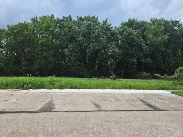 200 Avenue L, Baytown, TX 77520