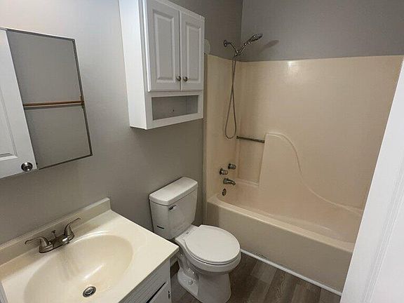 5th image of 106 Easy St