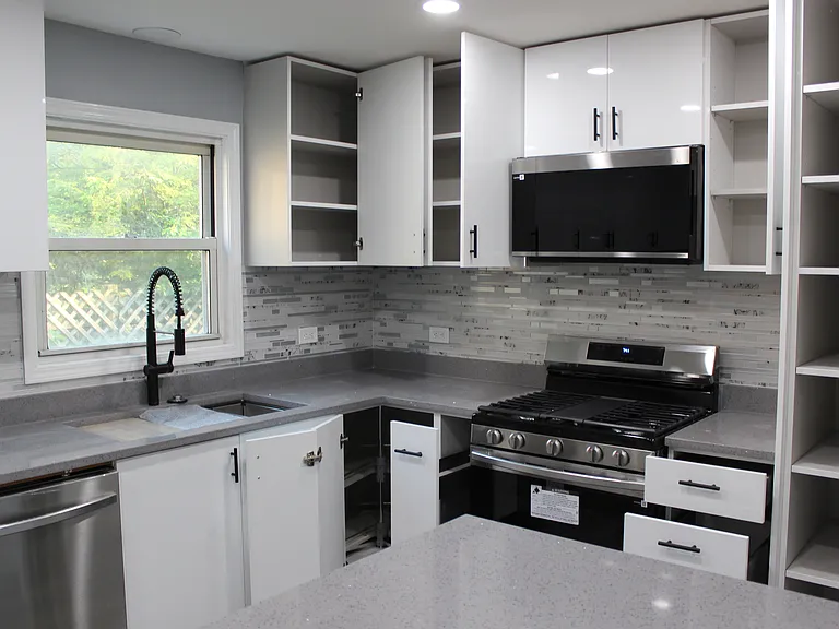 8134 N Merrill St — Photo 8