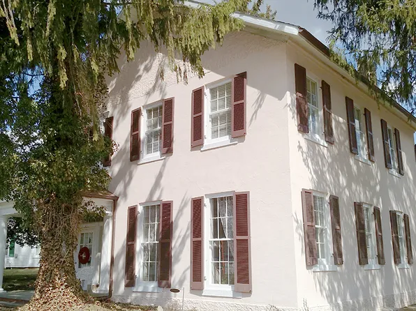 189 S 10th St #4, McConnelsville, OH 43756