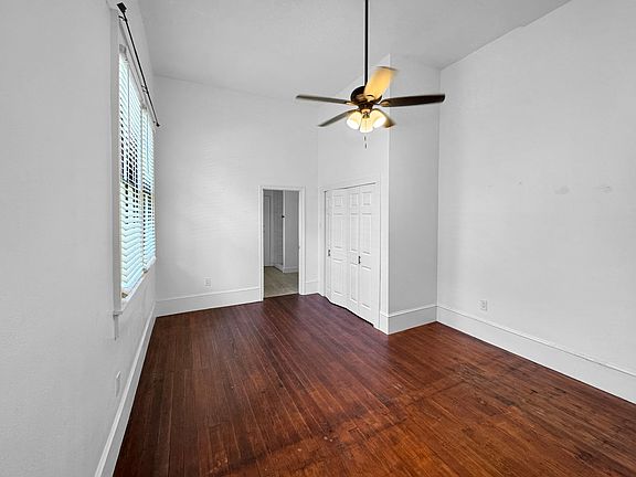 5th image of 330 Seguin St