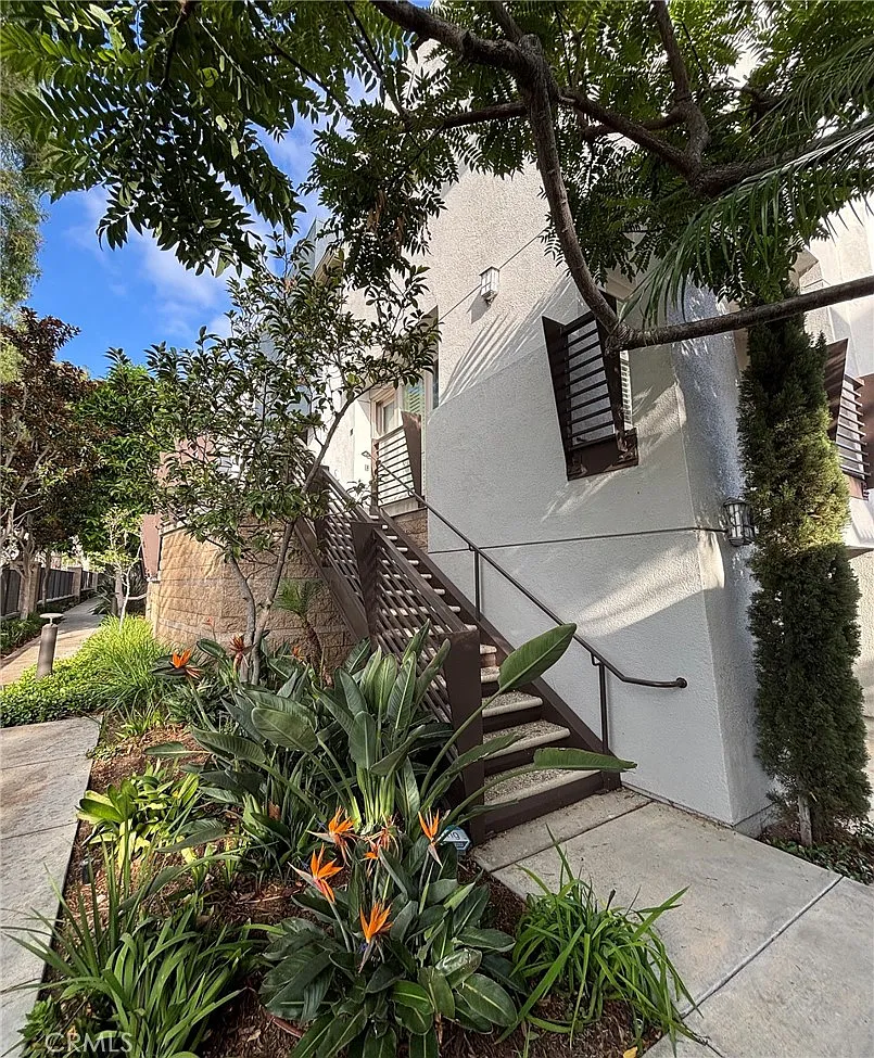 2 bed, 2.5 bath, 1110 sqft, $4,300 — Photo 1