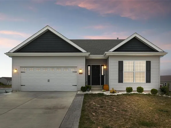 317 Palisades Ct, Saint Charles, MO 63301