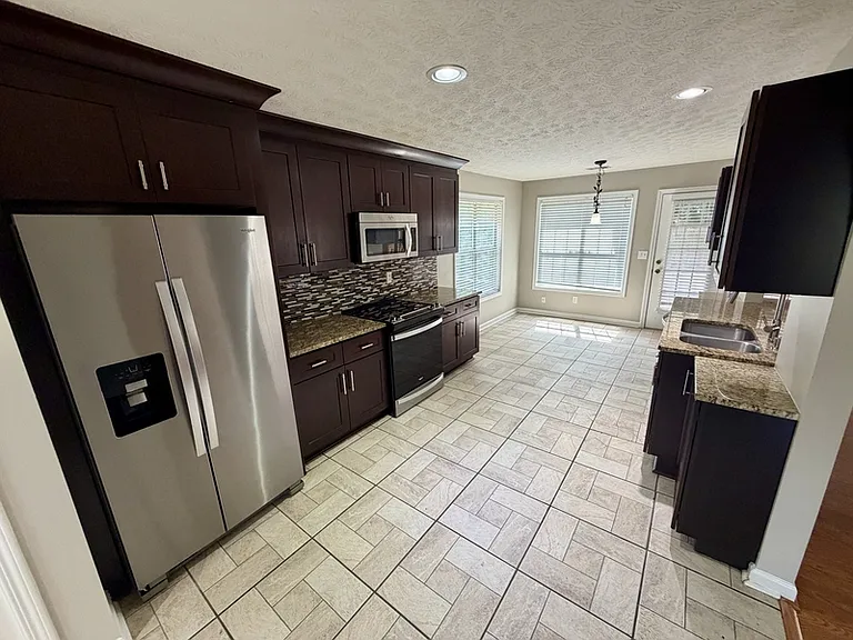 212 Kensington Trce — Photo 7