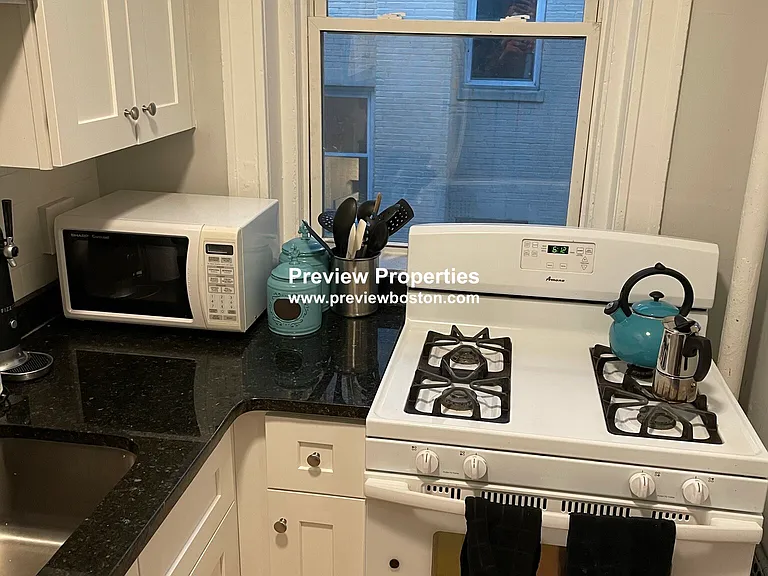 229 Kelton St #8P — Photo 6