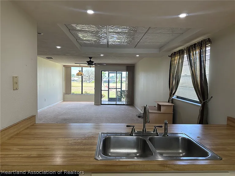 3847 Edgewater Dr — Photo 3