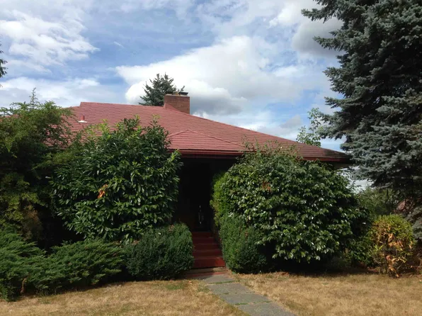 3056 NE 98th St, Seattle, WA 98115