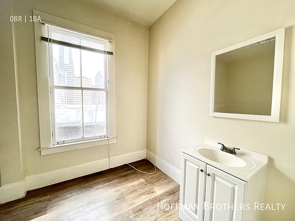 5th image of 124 Waverly Pl #307A