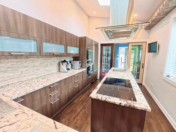4th image of 2519 Parkwood Ln