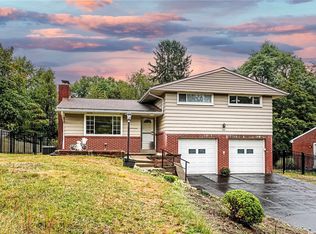 421 Sharon Rd, Coraopolis, PA 15108