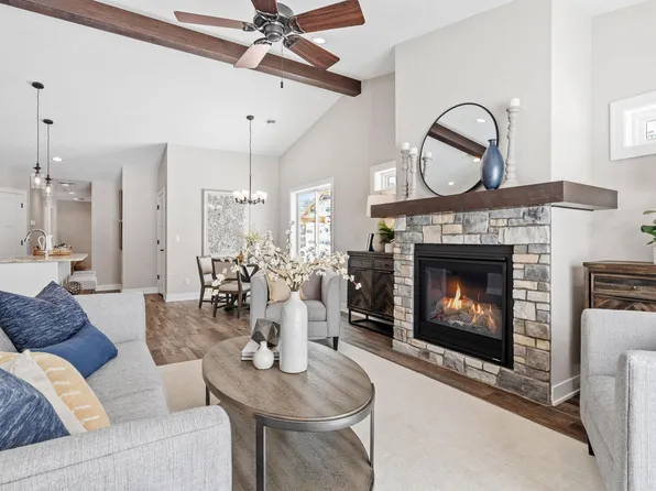 2327 17th Ave E, North Saint Paul, MN 55109