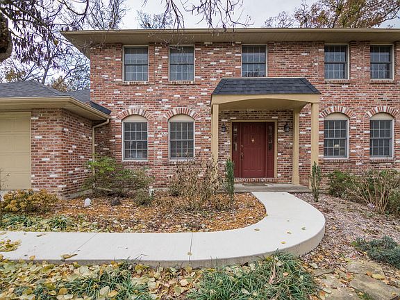 2nd image of 916 Cari Ann Dr