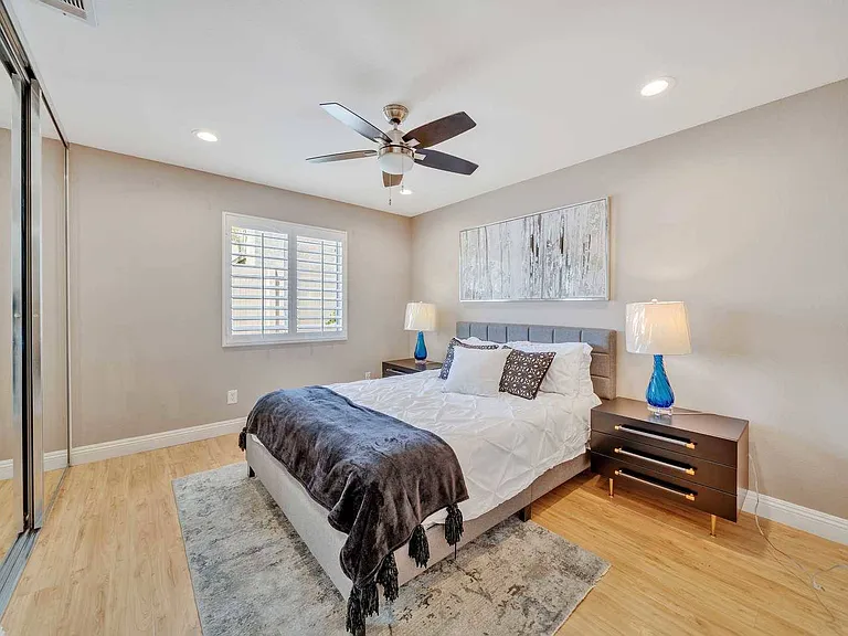 421 Minaret St — Photo 33