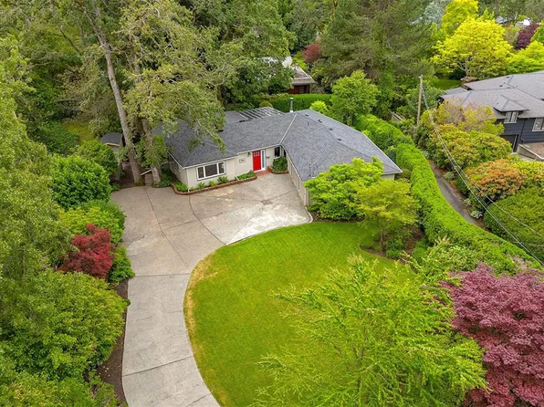 1941 Mayfair Dr, Saanich, BC V8P 1R1