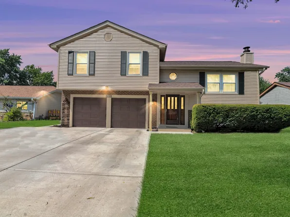 676 Niagara Dr, Bolingbrook, IL 60440