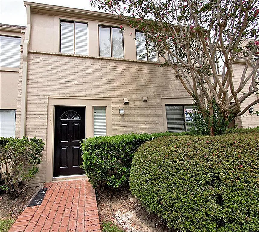 3 bed, 2.5 bath, 2156 sqft, $1,795 — Photo 1