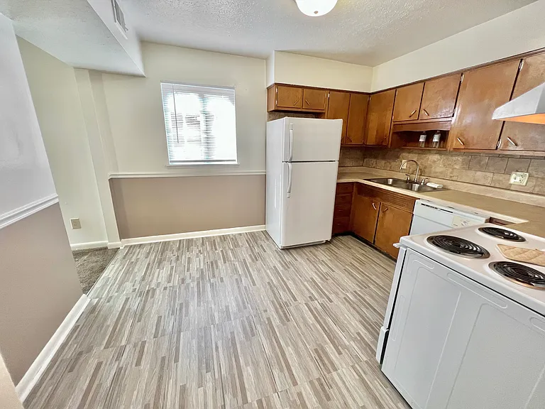 Mayfair Apartments — Photo 145