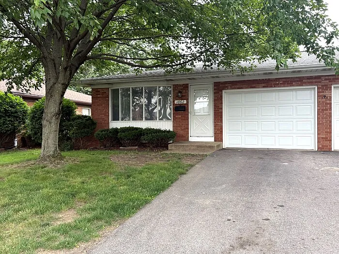 1862 Hampstead Dr — Photo 1
