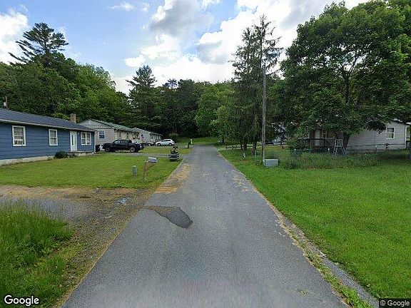 Exterior Neighborhood (street photo)