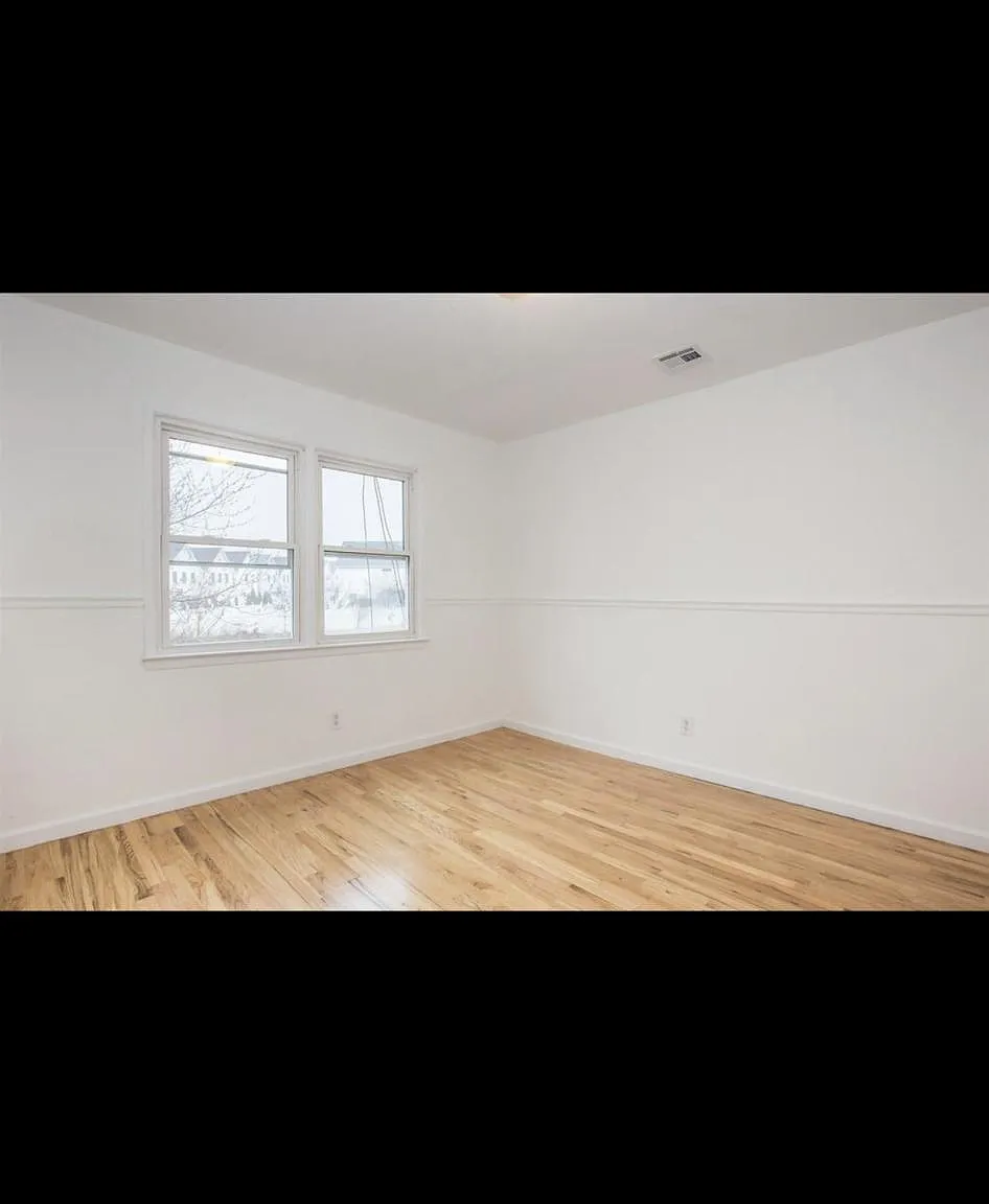 60 Sycamore Rd — Photo 2