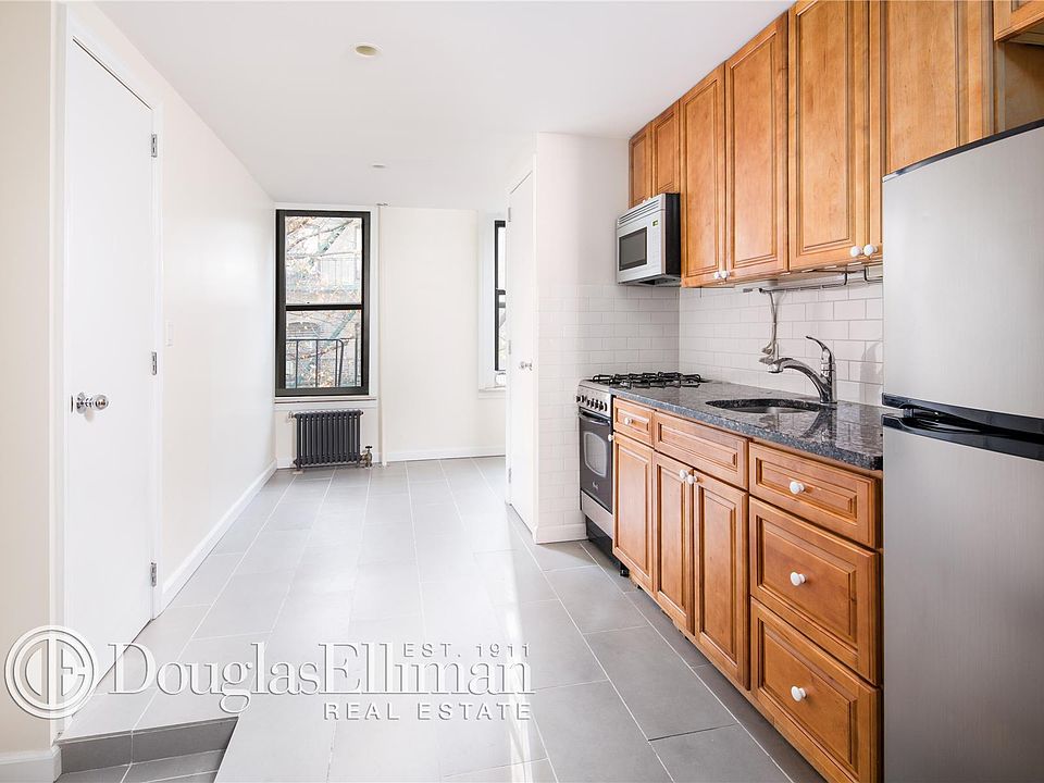 1st image of 218 E 5th St APT 4w