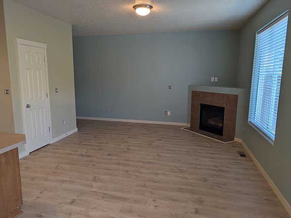 3rd image of 4302 NE 34th Cir