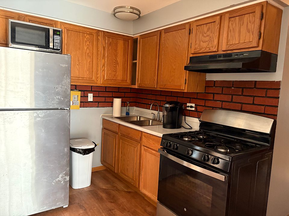 2nd image of 119 Cliff St APT 2E