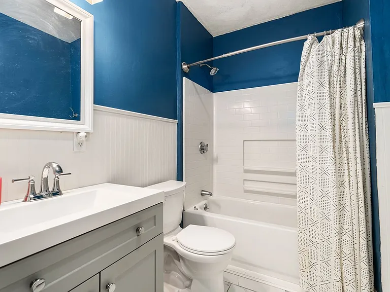7 Howe St — Photo 16