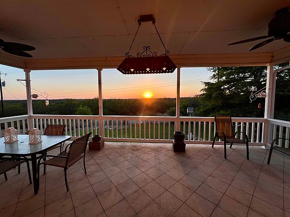 4th image of 1800 Sunset Dr Drive