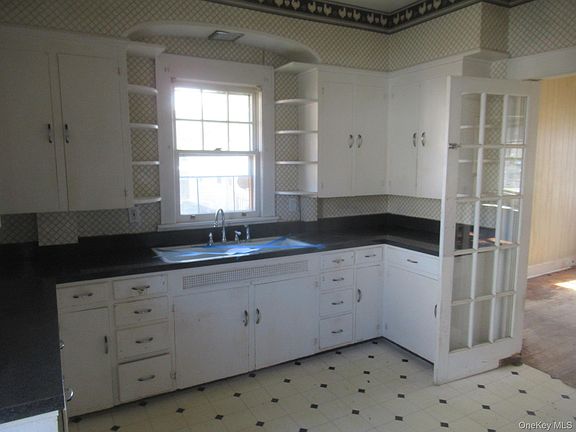 4th image of 72 Waterstone Road