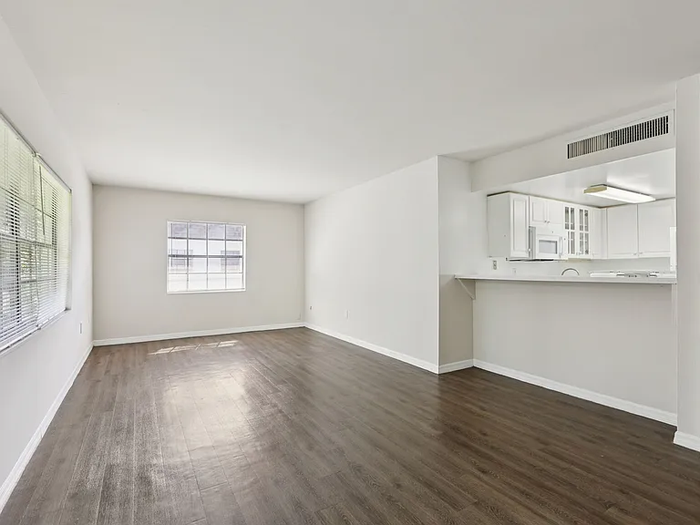 Greenwich Commons Apartment Homes — Photo 13