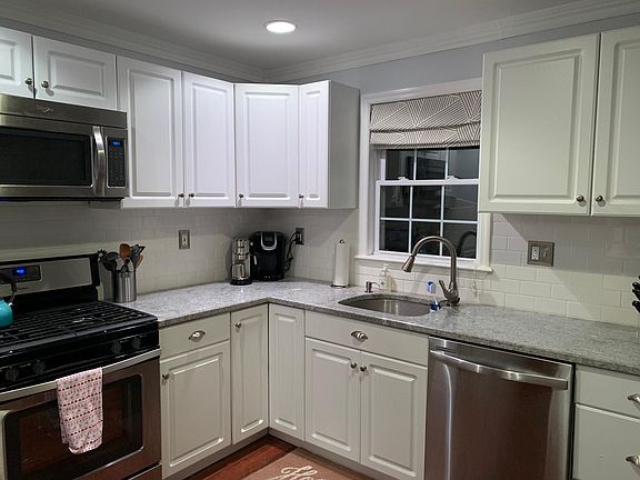 4th image of 2216 Montrose St