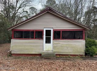 202 N Caledonia Rd, Laurinburg, NC 28352