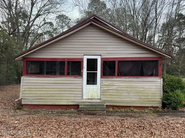 202 N Caledonia Road, Laurinburg, NC 28352